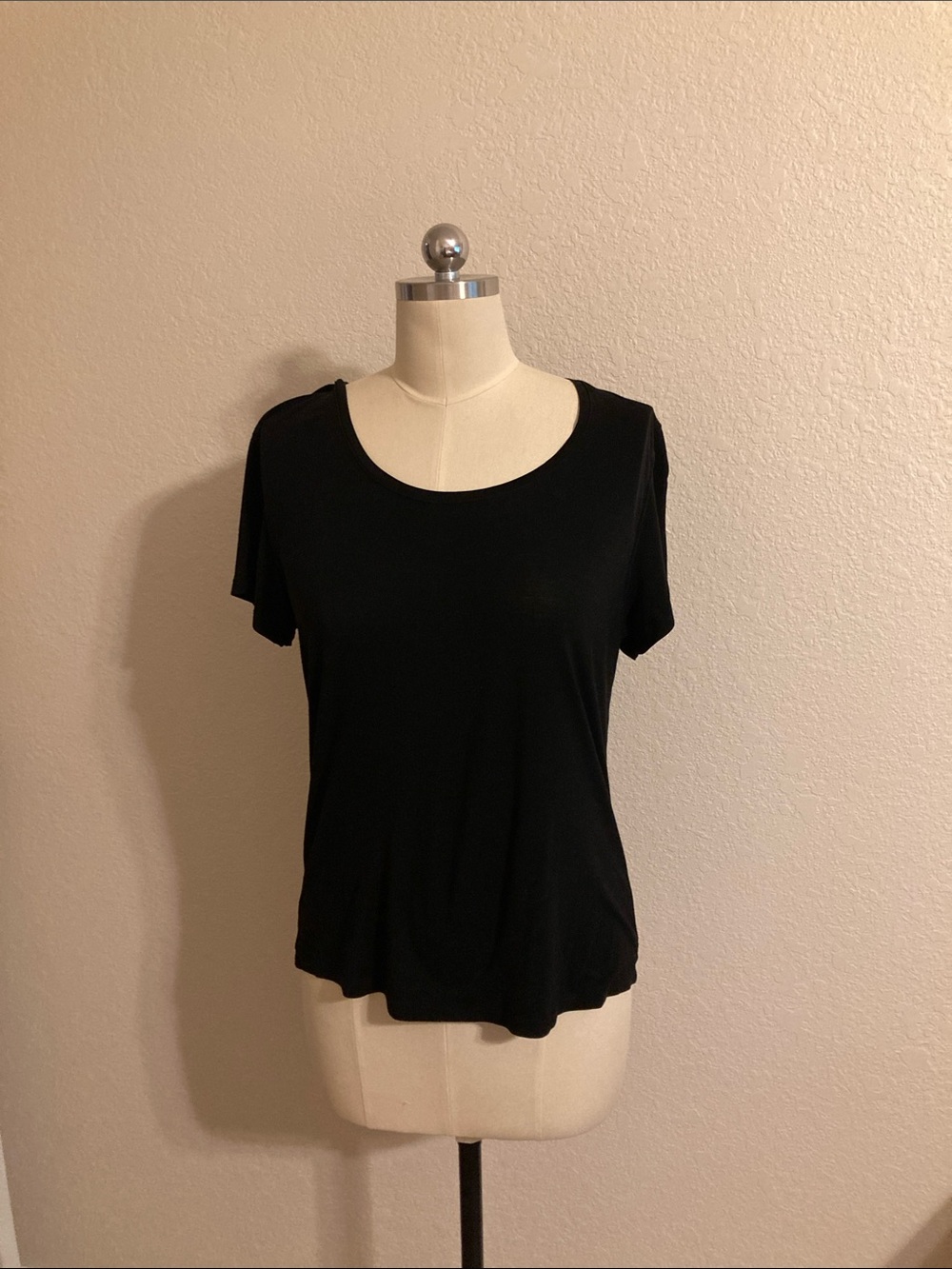 Rip Skirt Essential Scoop Neck Short Sleeve Tee — Black NWOT
